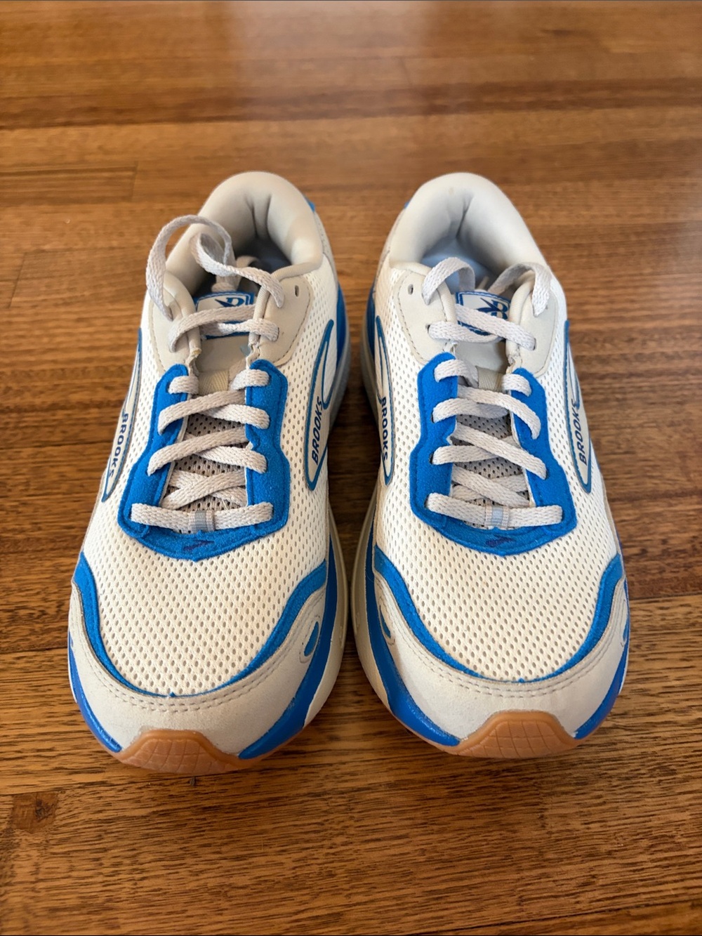 Brooks Ghost Max Women’s Size 8 💙🤍 - Picture 3 of 5